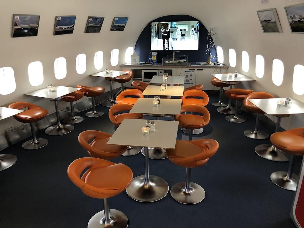 Stf Jumbo Stay Stockholm Arlanda Exterior foto